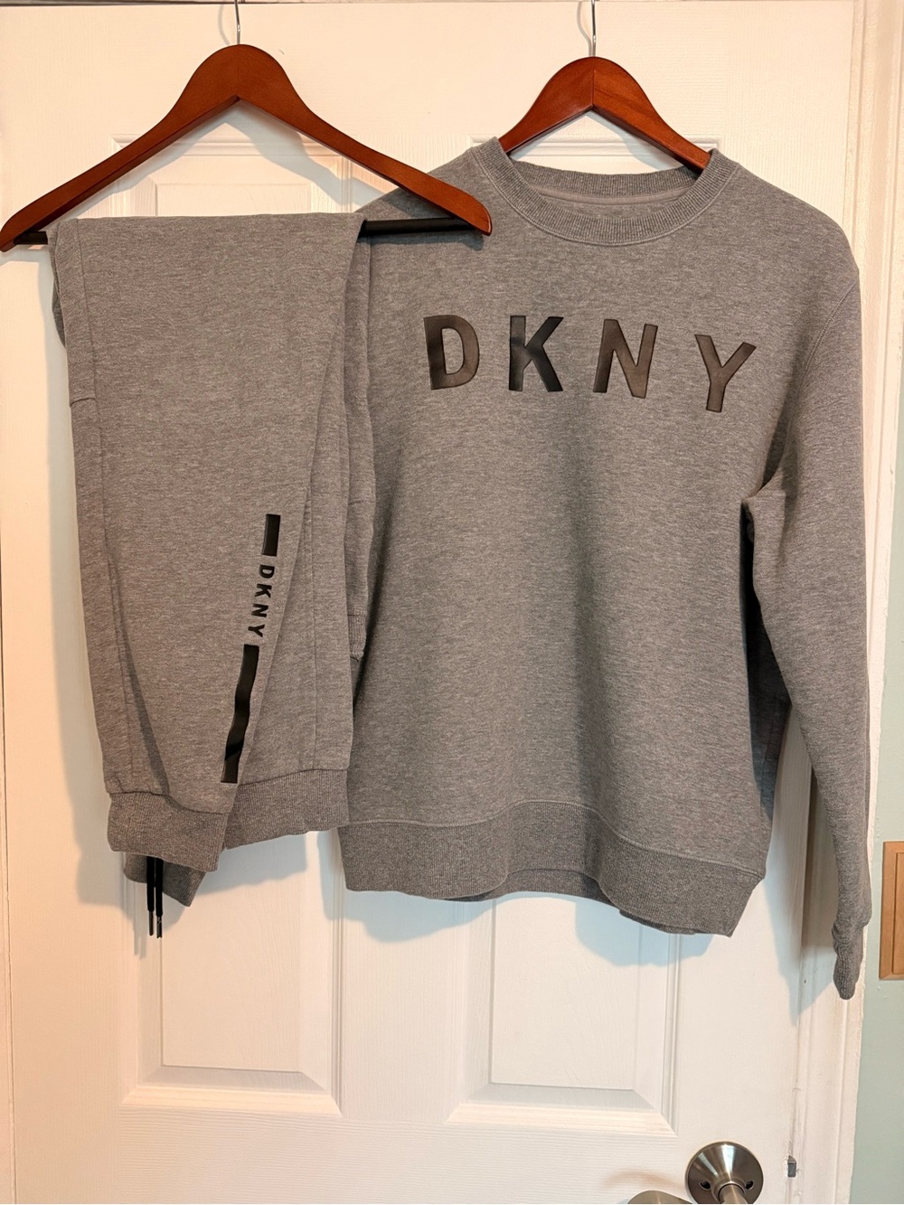 DKNY Gray Crewneck Sweatshirt with Subtle Logo Medium